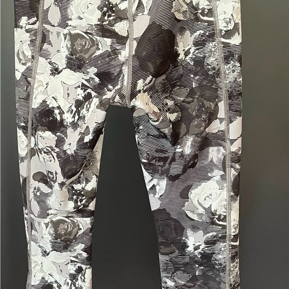 The North Face Flashdry Cropped Athletic Leggings - Picture 5 of 8